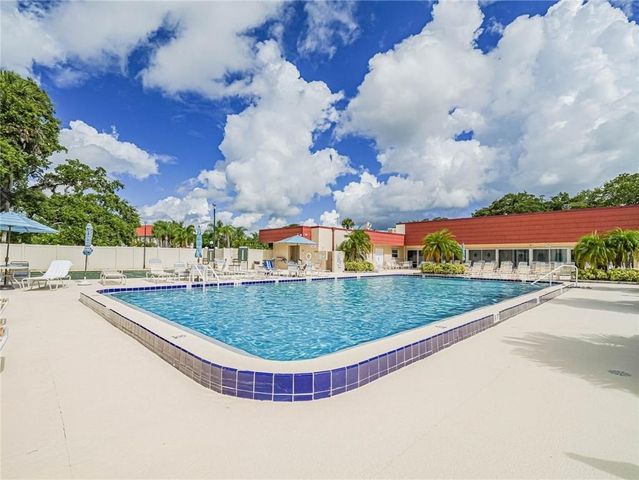 106 Spring Lake Court 201, Vero Beach, FL 32962