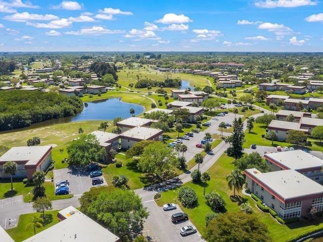 106 Spring Lake Court 201, Vero Beach, FL 32962