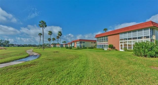 106 Spring Lake Court 201, Vero Beach, FL 32962