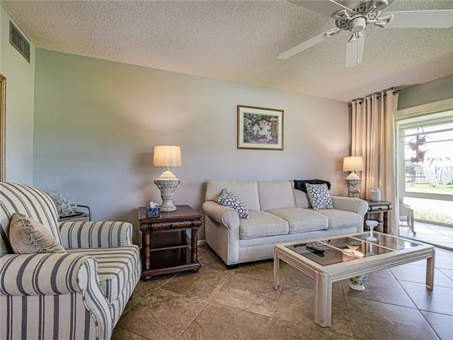 106 Spring Lake Court 201, Vero Beach, FL 32962