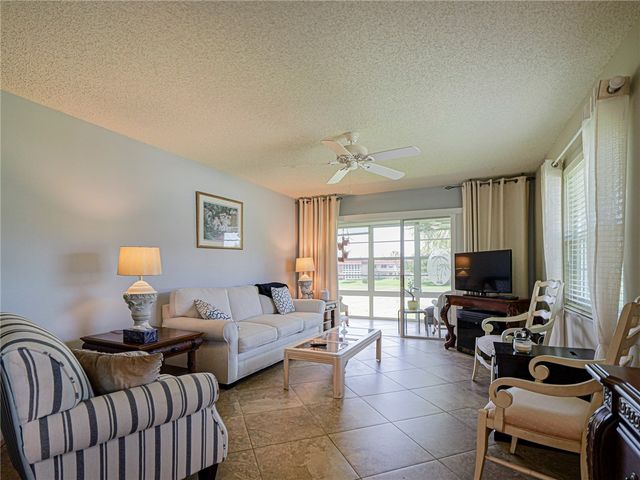 106 Spring Lake Court 201, Vero Beach, FL 32962