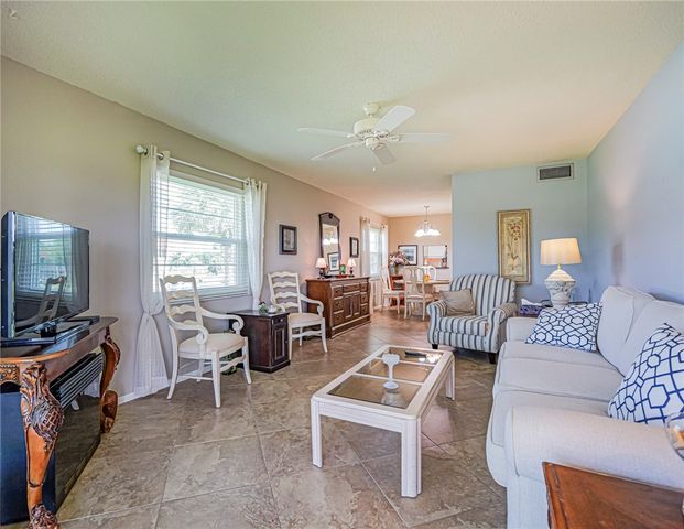 106 Spring Lake Court 201, Vero Beach, FL 32962
