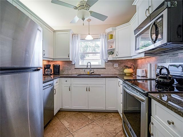 106 Spring Lake Court 201, Vero Beach, FL 32962