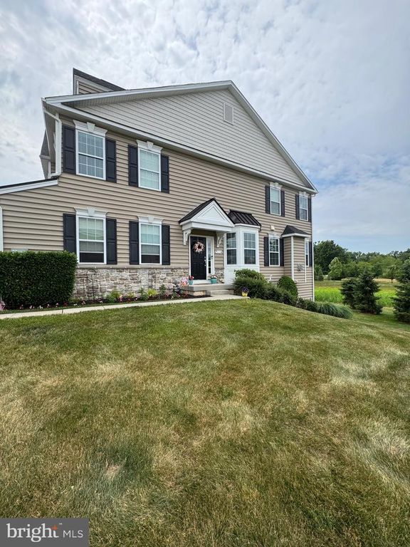 327 W BOULDER DR, Chalfont, PA 18914