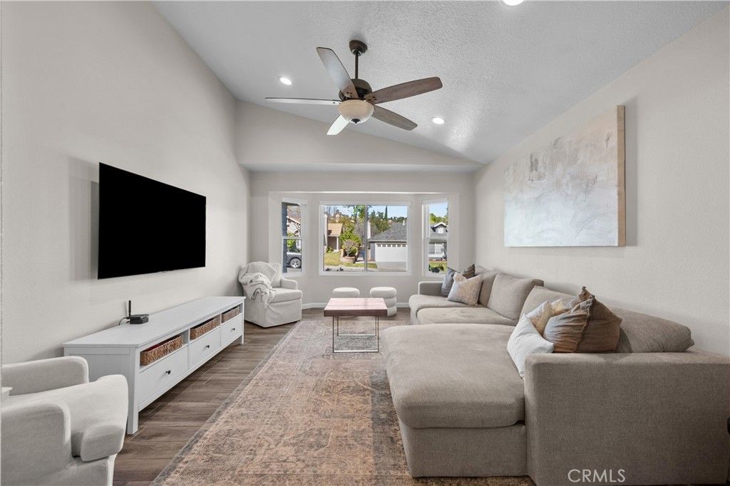 Image 3 of property listing at 28518 Victoria, Castaic, CA 91384