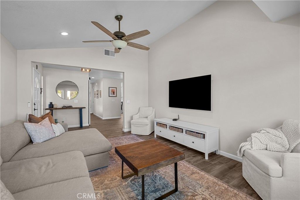 Image 6 of property listing at 28518 Victoria, Castaic, CA 91384