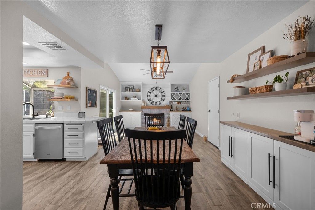 Image 8 of property listing at 28518 Victoria, Castaic, CA 91384