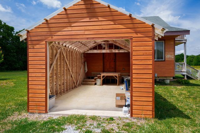802 Drake Ln, Summertown, TN 38483