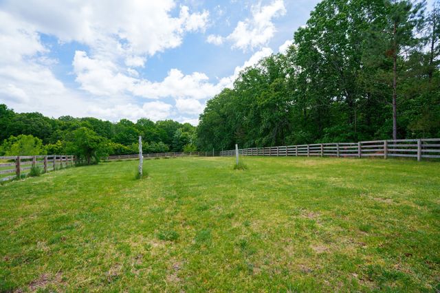 802 Drake Ln, Summertown, TN 38483