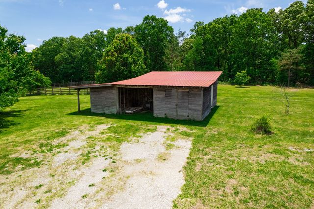 802 Drake Ln, Summertown, TN 38483