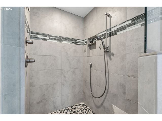 6925 Sw HEATH Pl, Beaverton, OR 97008