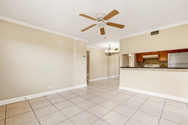 7091 Golf Colony Court 203, Lake Worth, FL 33467