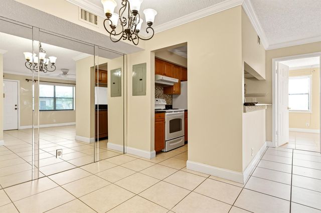 7091 Golf Colony Court 203, Lake Worth, FL 33467