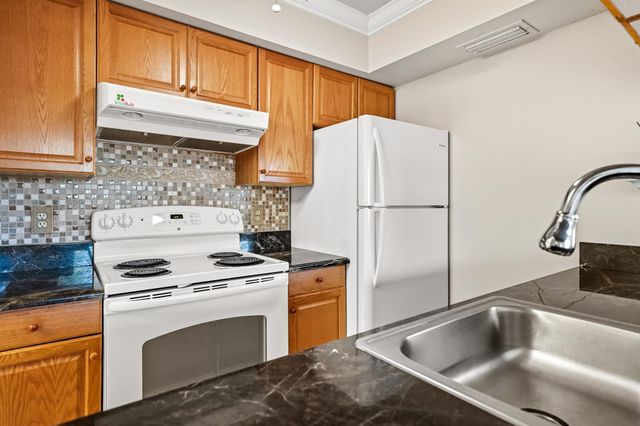 7091 Golf Colony Court 203, Lake Worth, FL 33467