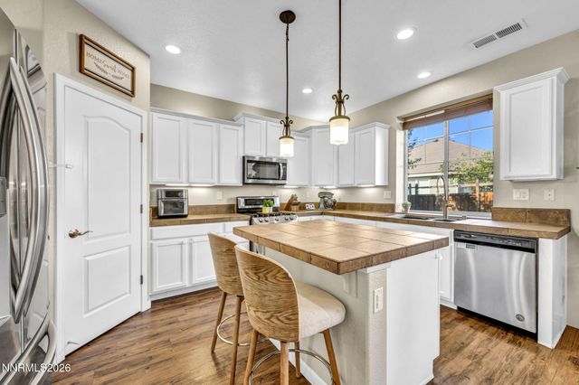 7239 Foxwood Lane, Sparks, NV 89436