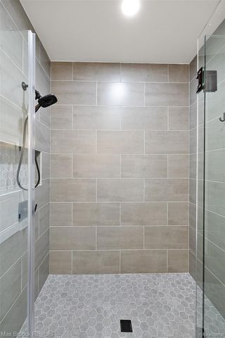 7515 Hiddenbrook Lane, Bloomfield Charter Township, MI 48301