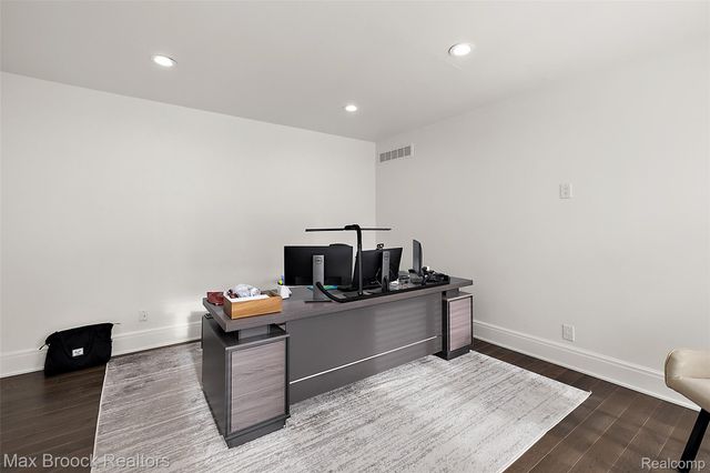 7515 Hiddenbrook Lane, Bloomfield Charter Township, MI 48301