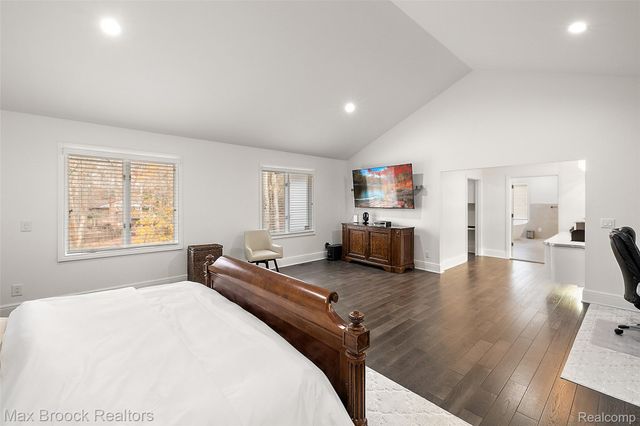 7515 Hiddenbrook Lane, Bloomfield Charter Township, MI 48301