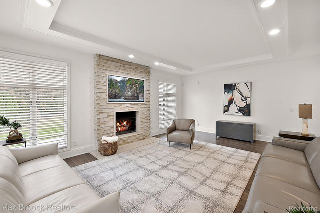 7515 Hiddenbrook Lane, Bloomfield Charter Township, MI 48301