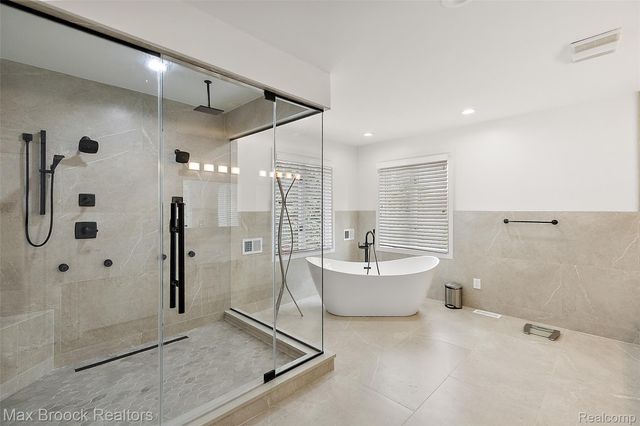 7515 Hiddenbrook Lane, Bloomfield Charter Township, MI 48301