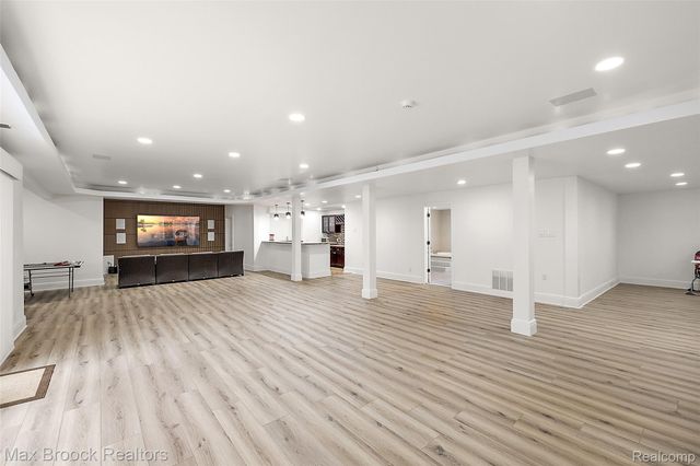 7515 Hiddenbrook Lane, Bloomfield Charter Township, MI 48301