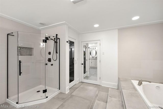 7515 Hiddenbrook Lane, Bloomfield Charter Township, MI 48301