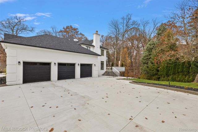 7515 Hiddenbrook Lane, Bloomfield Charter Township, MI 48301