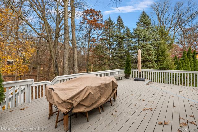 7515 Hiddenbrook Lane, Bloomfield Charter Township, MI 48301