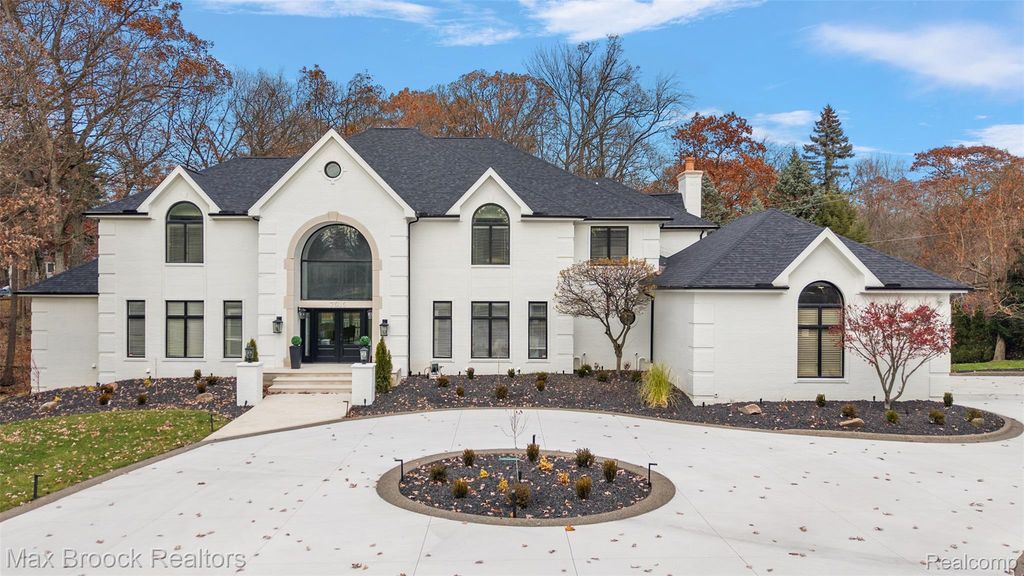 7515 Hiddenbrook Lane, Bloomfield Charter Township, MI 48301
