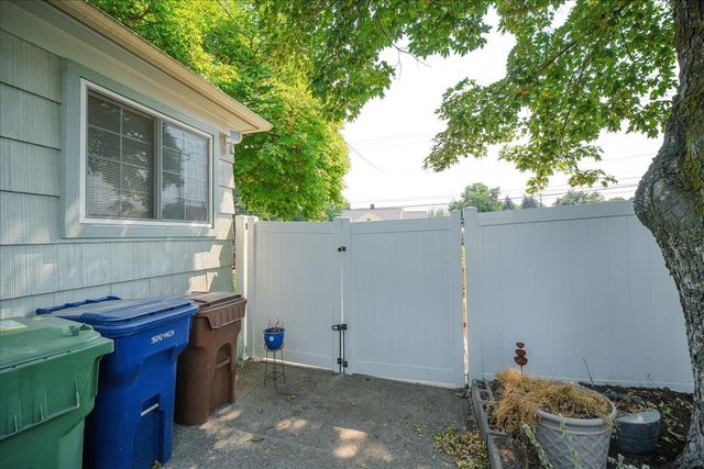 2725 E Nora Ave, Spokane, WA 99207