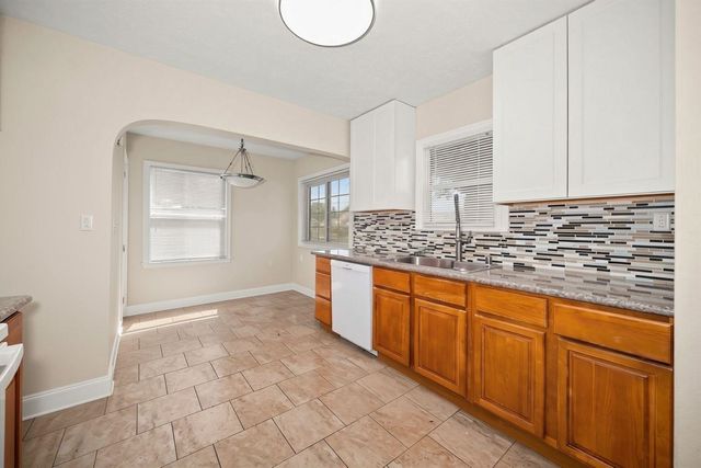 2725 E Nora Ave, Spokane, WA 99207
