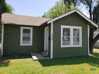 205 E Kingsbury Street, Seguin, TX 78155