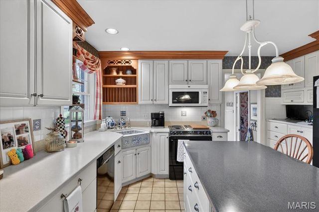 12949 Baalbek Drive, Sunset Hills, MO 63127