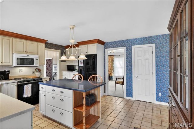 12949 Baalbek Drive, Sunset Hills, MO 63127