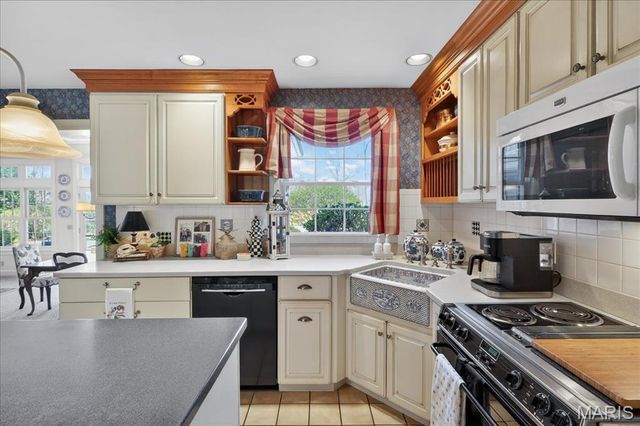 12949 Baalbek Drive, Sunset Hills, MO 63127