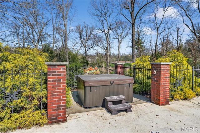 12949 Baalbek Drive, Sunset Hills, MO 63127