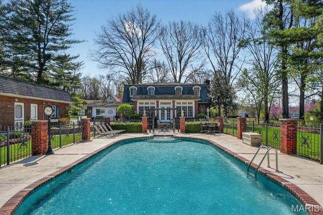 12949 Baalbek Drive, Sunset Hills, MO 63127