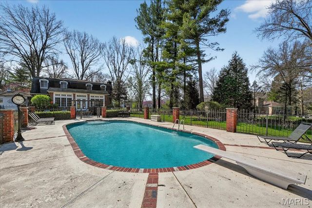 12949 Baalbek Drive, Sunset Hills, MO 63127