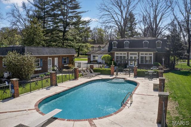 12949 Baalbek Drive, Sunset Hills, MO 63127