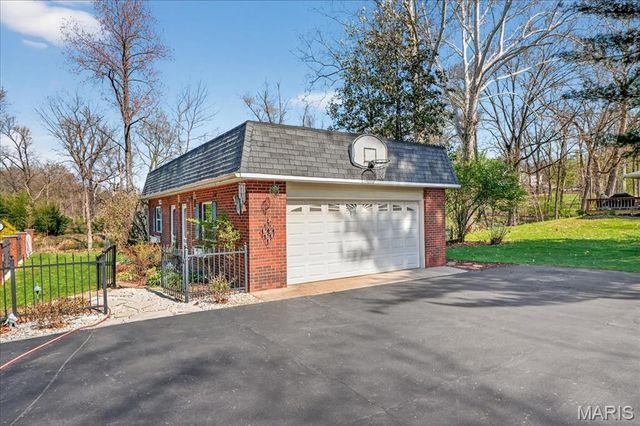 12949 Baalbek Drive, Sunset Hills, MO 63127