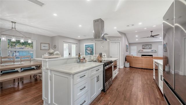 4609 W 33 AVENUE, Bradenton, FL 34209