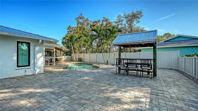 4609 W 33 AVENUE, Bradenton, FL 34209