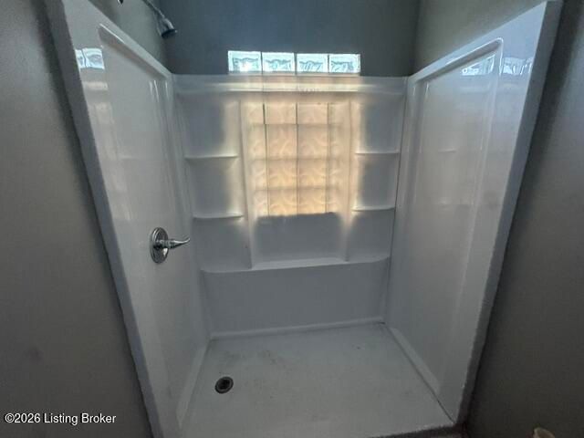 2732 Chase Ct, Louisville, KY 40211