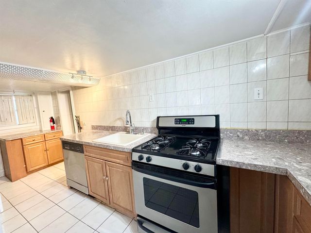 9005 DURHAM AVE, North Bergen, NJ 07047