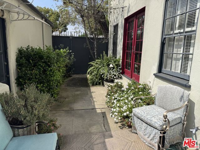 5717 W 2nd Street, Los Angeles, CA 90036