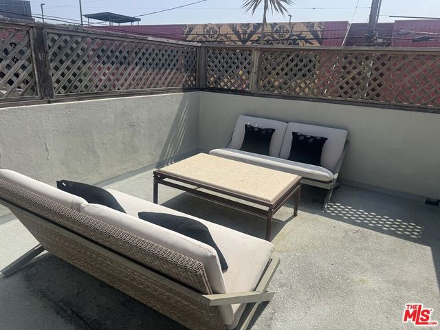 5717 W 2nd Street, Los Angeles, CA 90036
