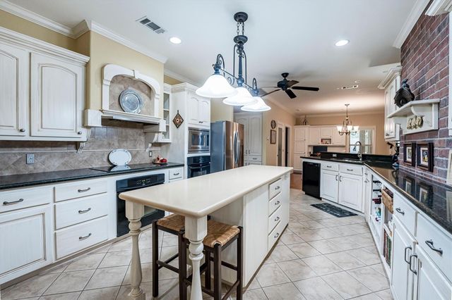 903 Inwood Drive, Huntsville, TX 77340