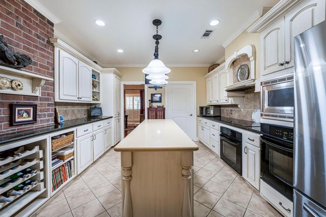 903 Inwood Drive, Huntsville, TX 77340