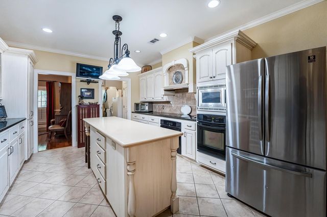 903 Inwood Drive, Huntsville, TX 77340