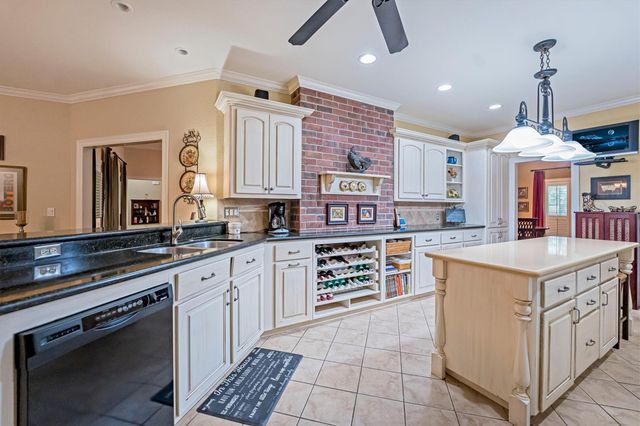 903 Inwood Drive, Huntsville, TX 77340